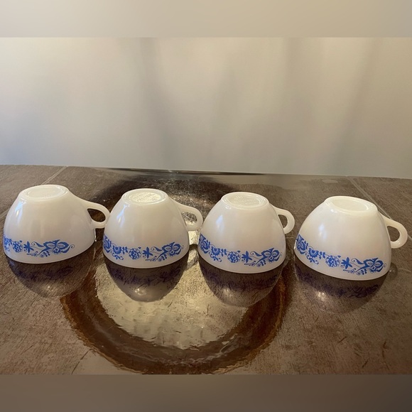 Vintage Termo Rey Milk Glass Tea Cups - Picture 2 of 4